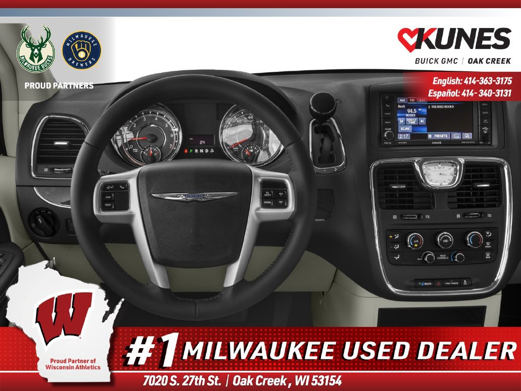 Used 2015 Chrysler Town & Country Touring w/ Driver Convenience Group FWD image 4