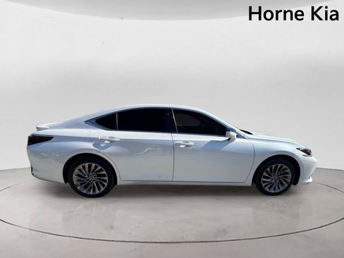 Used 2024 Lexus ES 300h w/ Luxury Package FWD image 3