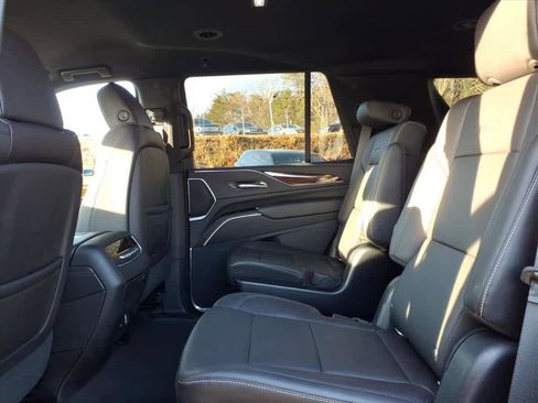 Used 2021 Cadillac Escalade Luxury image 19