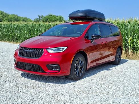 New 2025 Chrysler Pacifica Select w/ Fav Edition Package image 28