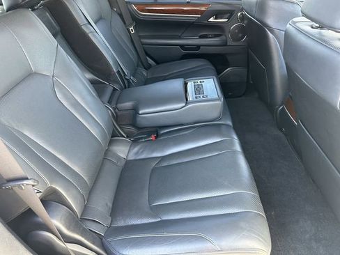 Used 2021 Lexus LX 570 4WD w/ Luxury Package image 15