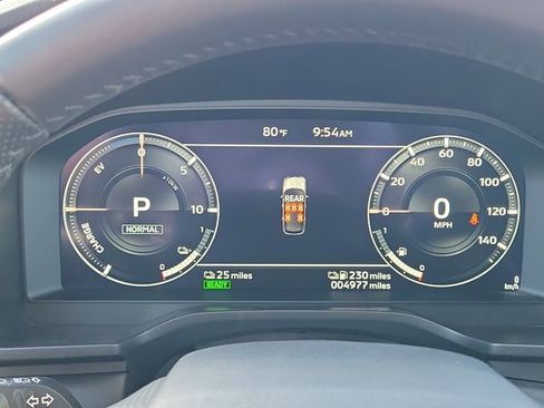 Used 2025 Mitsubishi Outlander SE image 29