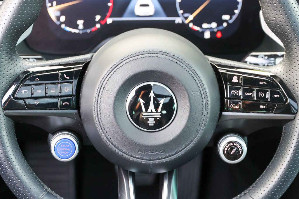 Used 2024 Maserati Grecale Modena AWD/4WD image 11