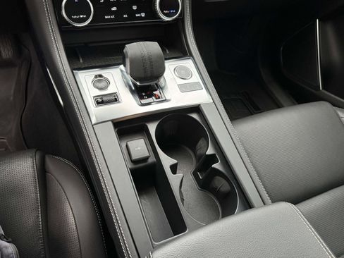 Used 2023 Jaguar F-PACE R-Dynamic S image 27
