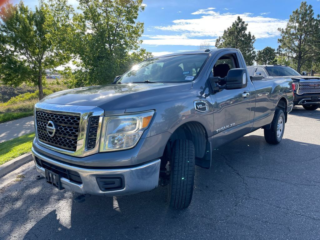 Used 2017 Nissan Titan SV RWD image 2