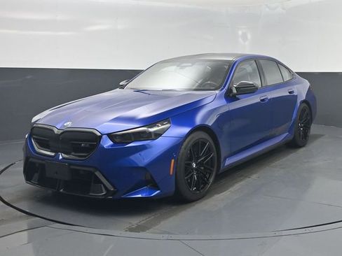 Used 2025 BMW M5 w/ Carbon Package image 22