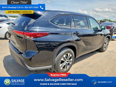 Used 2021 Toyota Highlander XLE AWD/4WD image 4