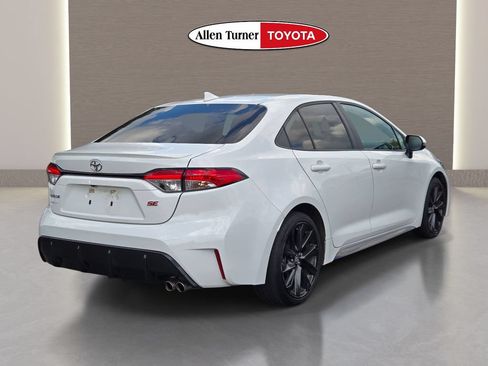 Used 2023 Toyota Corolla SE FWD image 5