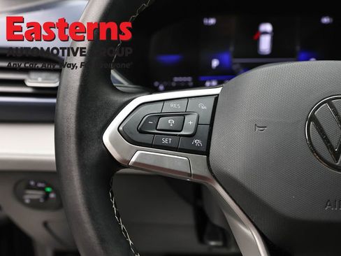 Used 2024 Volkswagen Taos SE image 15