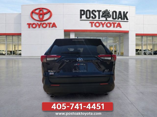 Used 2025 Toyota RAV4 XLE Premium AWD/4WD image 5