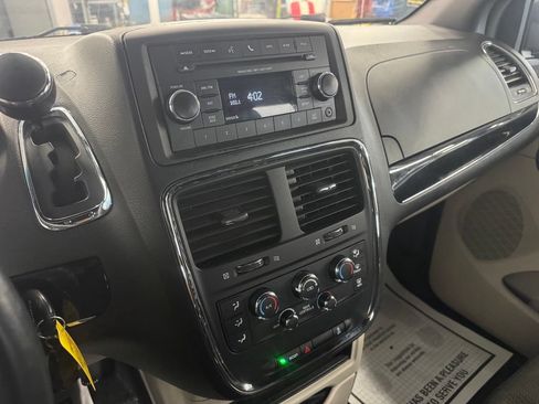 Used 2015 Dodge Grand Caravan SE FWD image 21