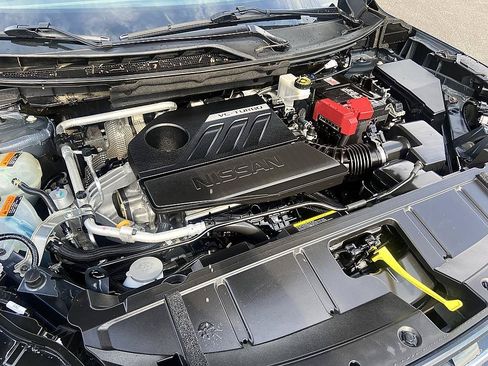 Certified 2025 Nissan Rogue SV AWD/4WD image 17