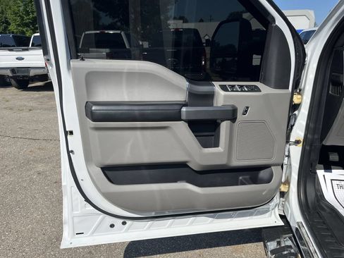 Used 2017 Ford F150 XLT w/ Equipment Group 302A Luxury AWD/4WD image 18