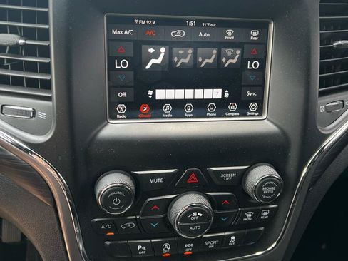 Used 2020 Jeep Grand Cherokee Laredo AWD/4WD image 14