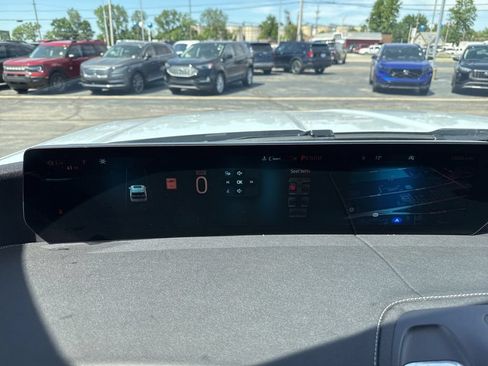 Used 2025 Ford Expedition Platinum AWD/4WD image 12