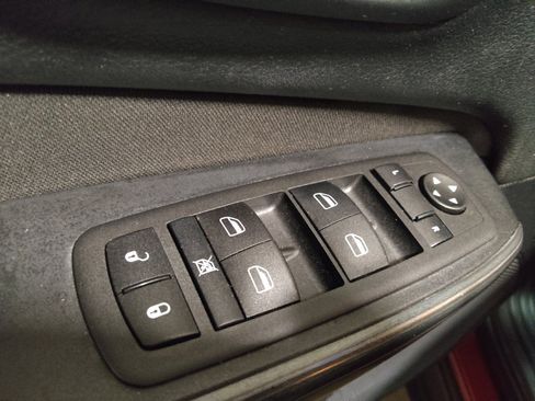 Used 2016 Jeep Cherokee Sport FWD image 27