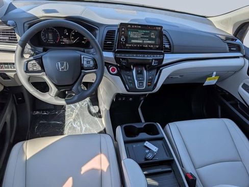 New 2026 Honda Odyssey Touring image 13