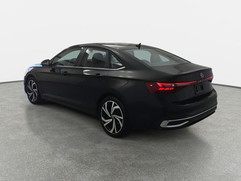 Certified 2025 Volkswagen Jetta SEL image 5