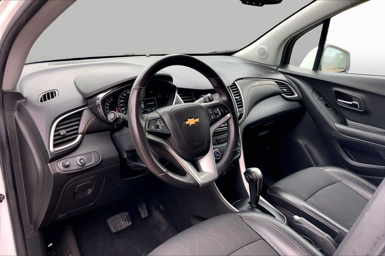 Used 2021 Chevrolet Trax LT w/ Sport Edition FWD image 16