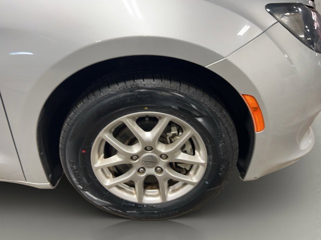 Used 2023 Chrysler Voyager LX FWD image 29