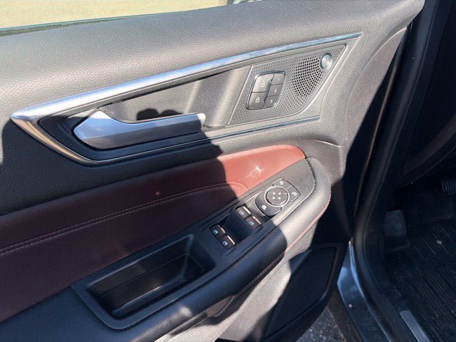 Used 2020 Ford Edge Titanium w/ Equipment Group 301A AWD/4WD image 17