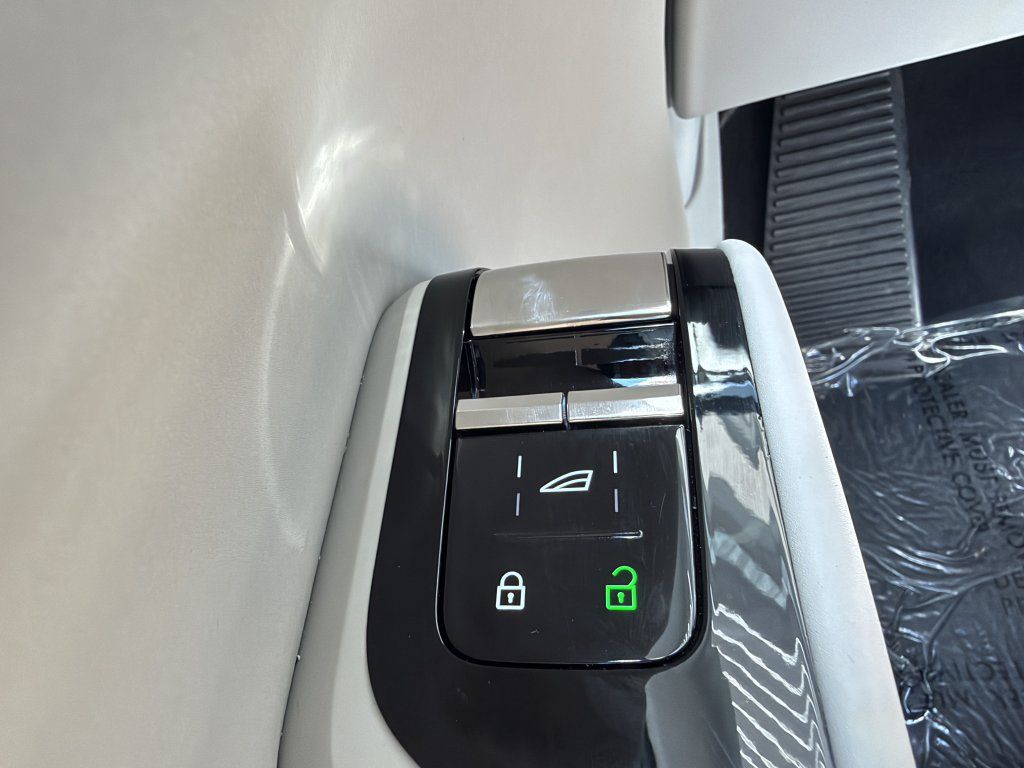 Used 2025 Volvo EX90 Plus AWD/4WD image 25
