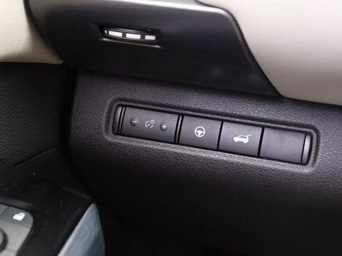 Used 2025 Nissan Pathfinder SL w/ SL Premium Package FWD image 23