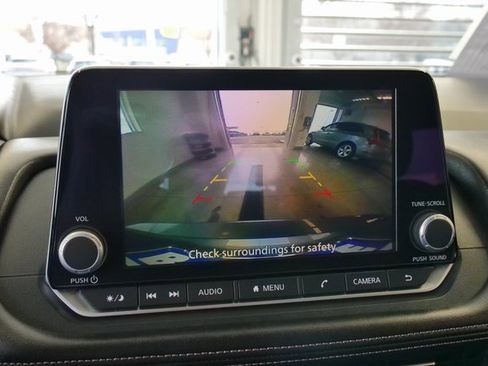 Used 2025 Nissan Rogue SV image 20