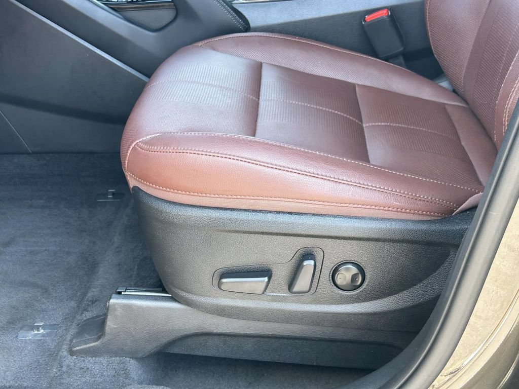 Used 2023 Kia Telluride EX w/ EX Captain's Chair Package FWD image 17