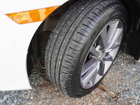 Used 2019 Honda Civic EX-L image 18