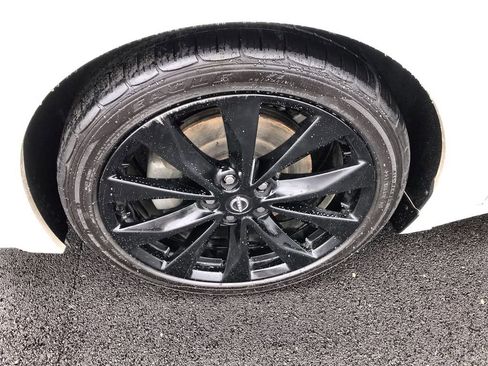 Used 2023 Nissan Maxima SR w/ Sport Mat Group FWD image 10
