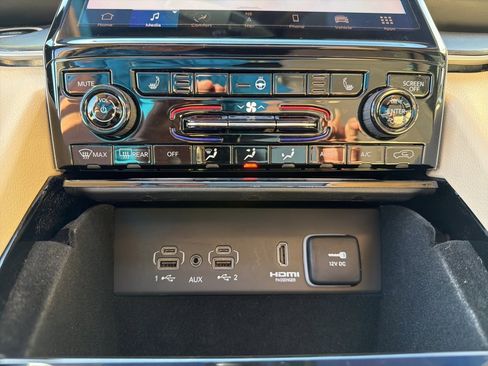 Used 2022 Jeep Grand Cherokee Limited image 28