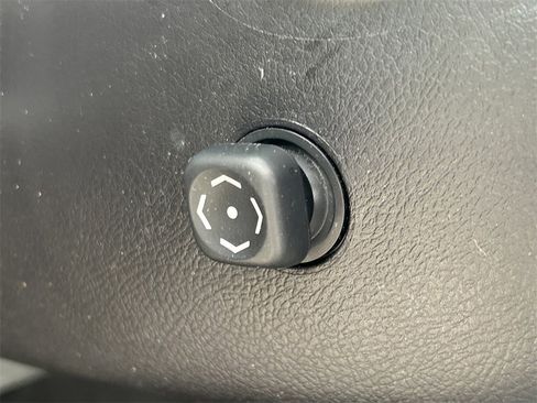 Used 2015 Toyota Sequoia Platinum image 37