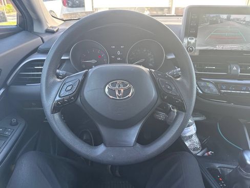 Used 2021 Toyota C-HR LE FWD image 9