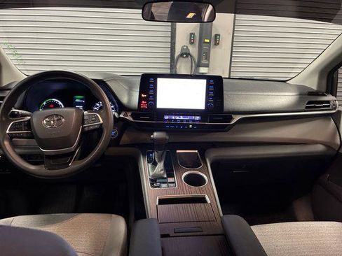 Used 2021 Toyota Sienna LE FWD image 42
