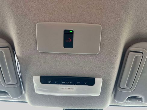 Certified 2025 Nissan Versa SR image 31