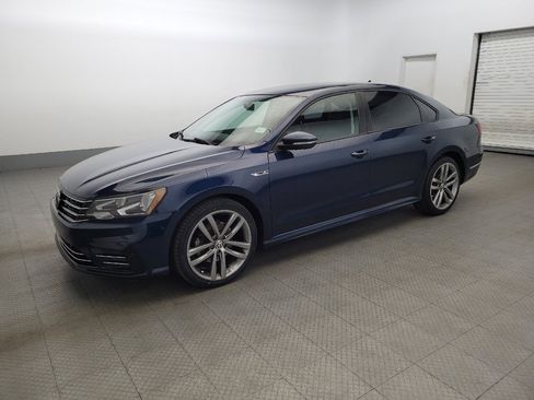 Used 2018 Volkswagen Passat 2.0T R-Line image 2