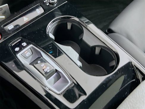 Used 2025 Audi S6 e-tron Premium Plus w/ Premium Plus image 17