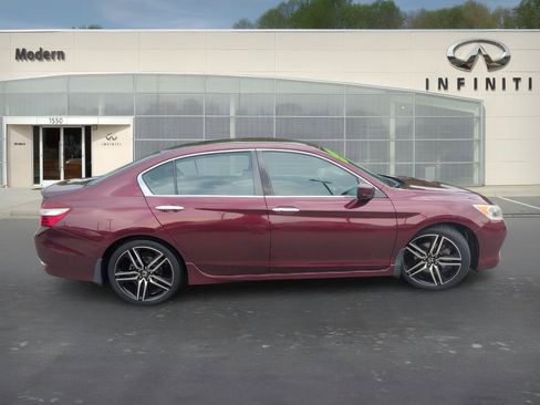 Used 2017 Honda Accord Sport image 3