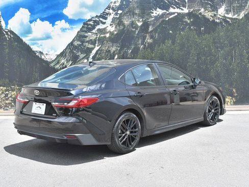 Certified 2025 Toyota Camry SE FWD image 3