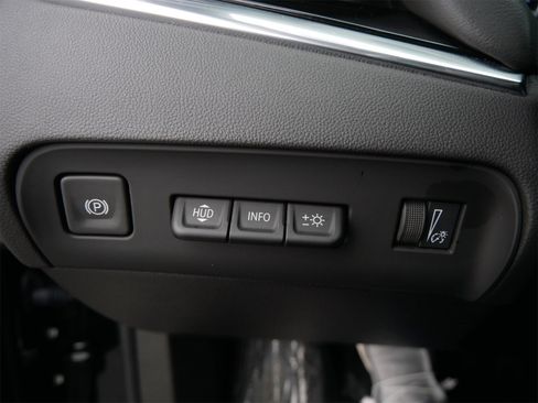 Used 2024 Buick Enclave Avenir w/ Avenir Technology Package image 27