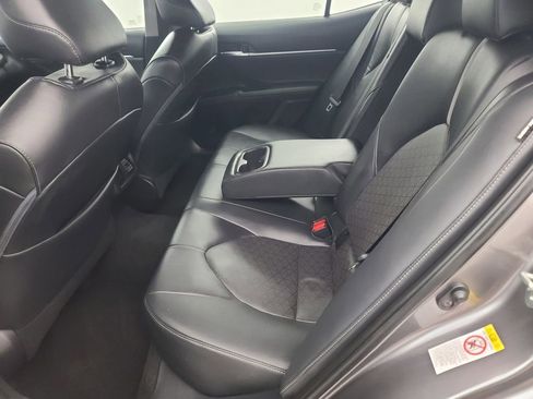 Used 2018 Toyota Camry XSE image 18