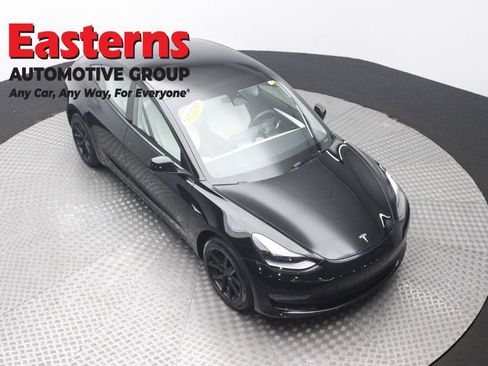 Used 2023 Tesla Model 3 Standard Range image 3