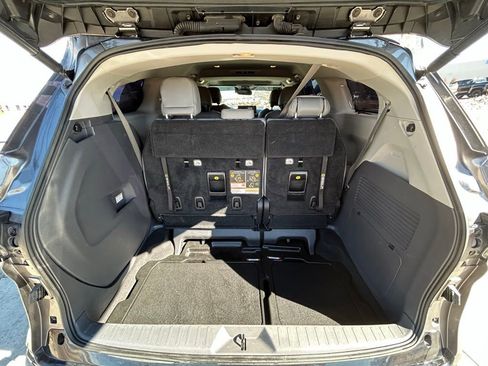 Used 2022 Toyota Sienna Limited image 26