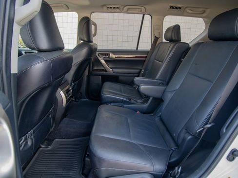 Used 2018 Lexus GX 460 Premium AWD/4WD image 17