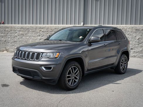 Used 2019 Jeep Grand Cherokee Laredo w/ Laredo X Package image 3