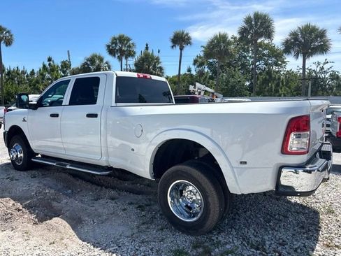Used 2024 RAM 3500 Tradesman w/ Chrome Appearance Group AWD/4WD image 4
