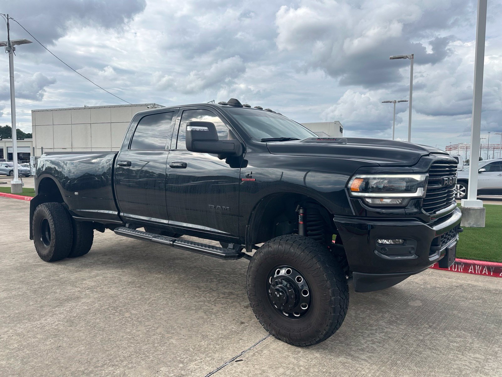Used 2024 RAM 3500 Laramie w/ Night Edition AWD/4WD image 1