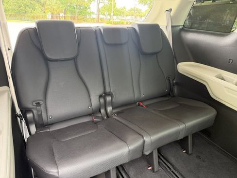 Used 2023 Kia Carnival SX Prestige FWD image 15