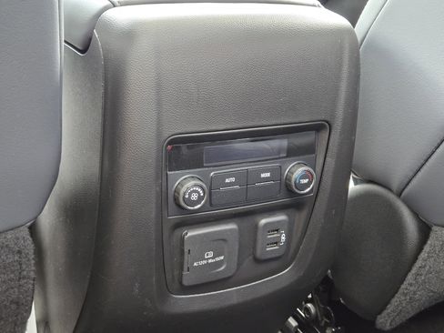 Used 2023 Buick Enclave Essence w/ Experience Buick Package image 21